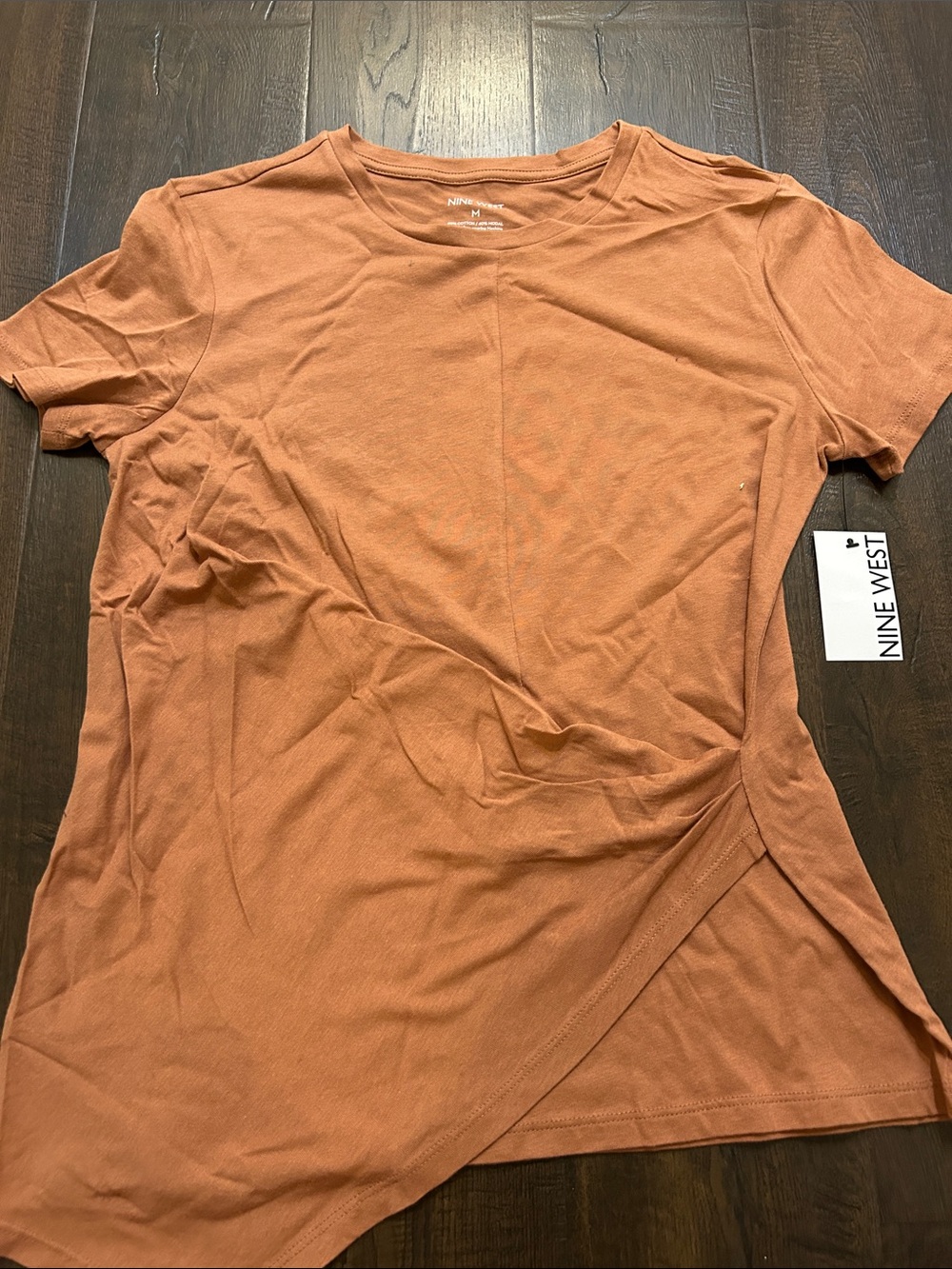Nine West Women's Rust Orange Short Sleeve Twist-Hem Tee
